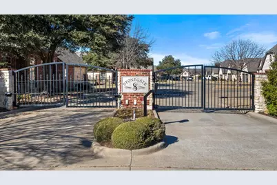 703 N Avalon Court, Granbury, TX 76048 - Photo 35