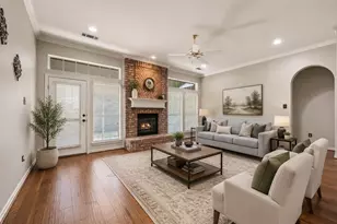 2732 Crystal Glenn Cir, Hurst, TX 76054 - Photo 5