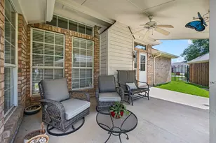 2732 Crystal Glenn Cir, Hurst, TX 76054 - Photo 3