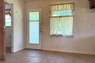 560 26th St SW, Paris, TX 75460 - Photo 5