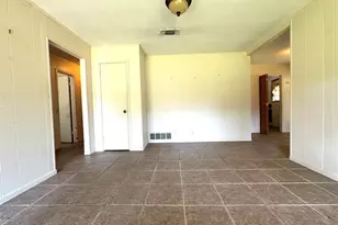 560 26th St SW, Paris, TX 75460 - Photo 3