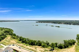 5528 Topwater Trl, Fort Worth, TX 76119 - Photo 5