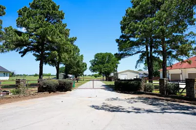 10575 Friendship Road, Pilot Point, TX 76258 - Photo 11