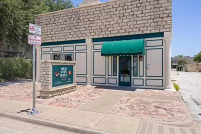 111 S Houston Street, Granbury, TX 76048 - Photo 29