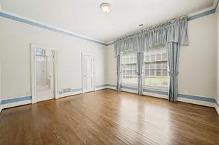 10445 Strait Ln, Dallas, TX 75229 - Photo 17