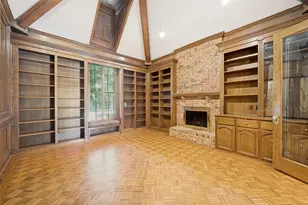 10445 Strait Ln, Dallas, TX 75229 - Photo 19