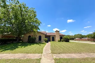 4702 Spanish Trail, Grand Prairie, TX 75052 - Photo 3