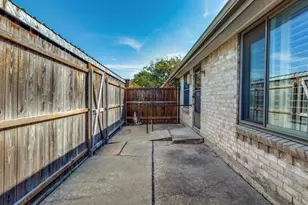 13853 Leinsper Green St, Dallas, TX 75240 - Photo 19