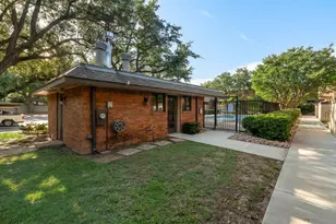 2802 Escada Dr, Farmers Branch, TX 75234 - Photo 17