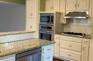 2907 Sweet Briar St, Grapevine, TX 76051 - Photo 5