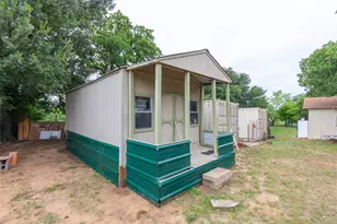 208 Frost St, Eastland, TX 76448 - Photo 25