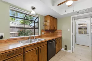 633 Hunters Glen St, Lewisville, TX 75067 - Photo 13