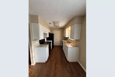 611 W Gilmer Street #B, Ennis, TX 75119 - Photo 7