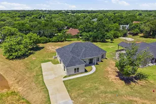 2304 Candlestick Dr, Granbury, TX 76049 - Photo 33
