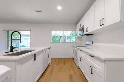 3025 Harvard Street N, Irving, TX 75062 - Photo 17