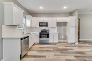 2017 S Montgomery St, Sherman, TX 75090 - Photo 5