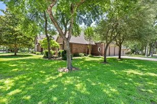 6100 Forest River Dr, Fort Worth, TX 76112 - Photo 3