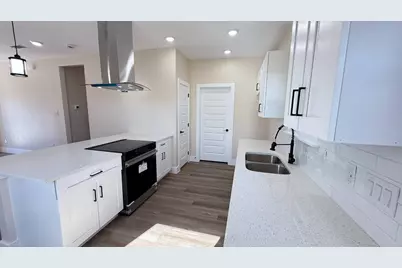 2615 Creekview Drive, Granbury, TX 76048 - Photo 3