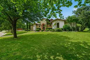 716 Flamingo Cir, Burleson, TX 76028 - Photo 3