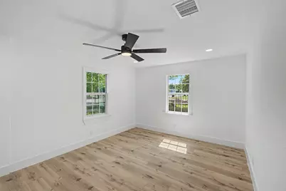 1000 Schieffer Avenue, Fort Worth, TX 76110 - Photo 9