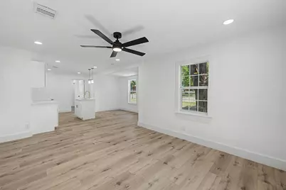 1000 Schieffer Avenue, Fort Worth, TX 76110 - Photo 5