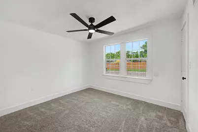 1000 Schieffer Avenue, Fort Worth, TX 76110 - Photo 13