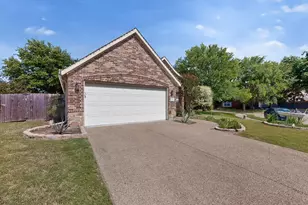 1901 Bentwood Ct, Grapevine, TX 76051 - Photo 3