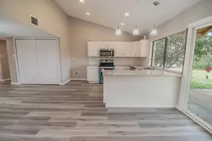 3825 Hackberry Ln, Bedford, TX 76021 - Photo 5