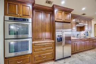 10626 Cox Ln, Dallas, TX 75229 - Photo 9