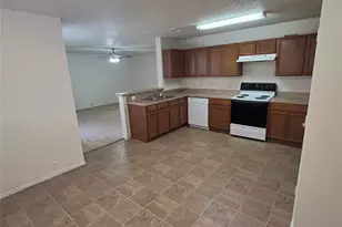 725 Trinity Ln, Dallas, TX 75241 - Photo 3
