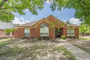 1301 Woodthorpe Dr, Mesquite, TX 75181 - Photo 1