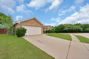 1631 Mt Zion Dr, Arlington, TX 76018 - Photo 3