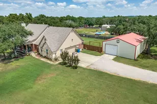 225 Pear Tree Ln, Collinsville, TX 76233 - Photo 1
