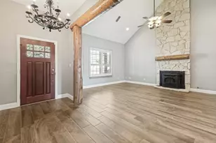 225 Pear Tree Ln, Collinsville, TX 76233 - Photo 3