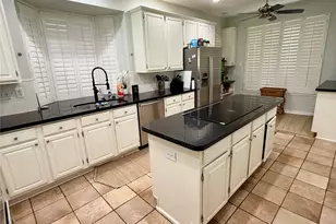 2651 Hidden Ridge Dr, Arlington, TX 76006 - Photo 3