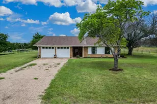 2102 Hill Top Cir, Weatherford, TX 76085 - Photo 3