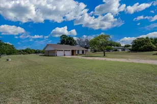 2102 Hill Top Cir, Weatherford, TX 76085 - Photo 7