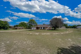 2102 Hill Top Cir, Weatherford, TX 76085 - Photo 9