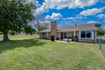2102 Hill Top Circle, Weatherford, TX 76085 - Photo 5