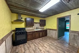 606 Lilly St, Cleburne, TX 76033 - Photo 3