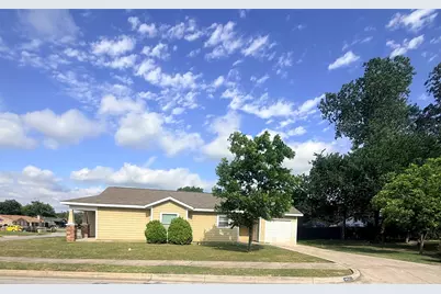 4421 E Kellis Street, Fort Worth, TX 76119 - Photo 5
