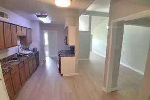 3221 Ridgeview Cir, Irving, TX 75062 - Photo 3