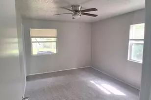 3221 Ridgeview Cir, Irving, TX 75062 - Photo 9