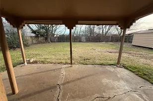 415 W Highland Dr, Whitewright, TX 75491 - Photo 5