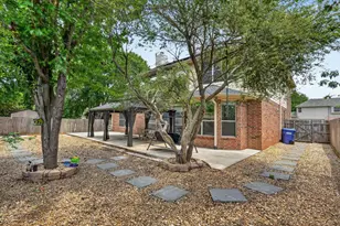 205 Lake Village Dr, McKinney, TX 75071 - Photo 33