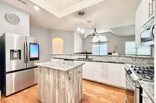 10123 Andre Dr, Irving, TX 75063 - Photo 11