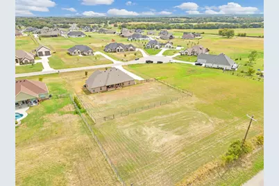 217 Maverick Court, Granbury, TX 76049 - Photo 35