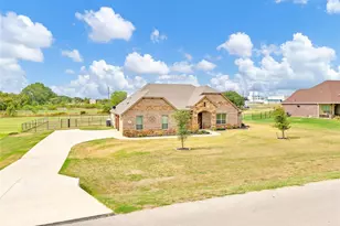 217 Maverick Ct, Granbury, TX 76049 - Photo 29
