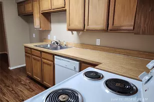 429 Thomas Street SW, Burleson, TX 76028 - Photo 9
