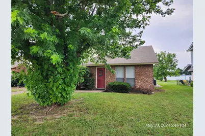 429 Thomas Street SW #D, Burleson, TX 76028 - Photo 3